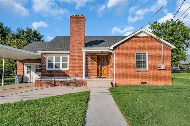 $218,750 | 102 2nd Avenue North, Decherd, TN 37324