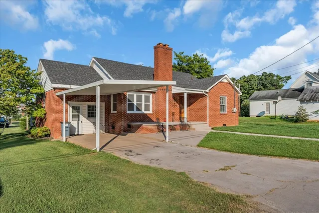 $218,750 | 102 2nd Avenue North, Decherd, TN 37324