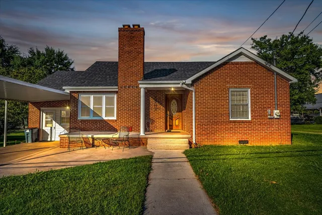 $218,750 | 102 2nd Avenue North, Decherd, TN 37324