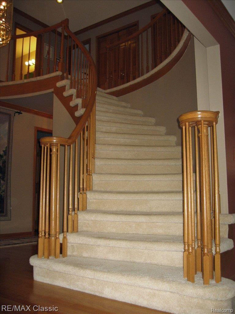 6187 Country Ridge Drive Troy, MI 48098 - Photo 2 of 17 Radius Foyer Staircase