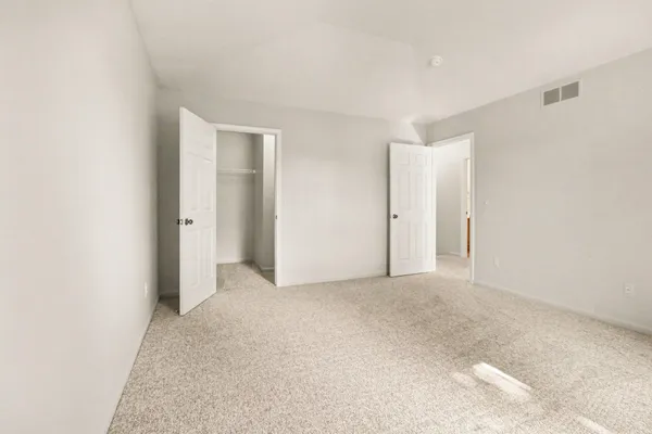 $1,950 | 125 Commons Circle, Saline, MI 48176