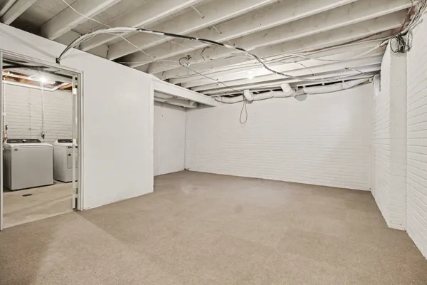 $1,950 | 125 Commons Circle, Saline, MI 48176