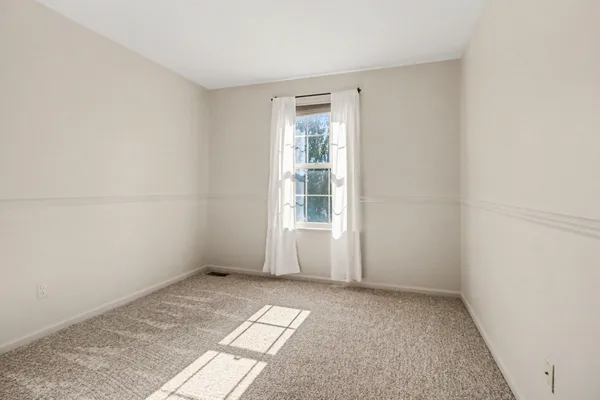 $1,950 | 125 Commons Circle, Saline, MI 48176