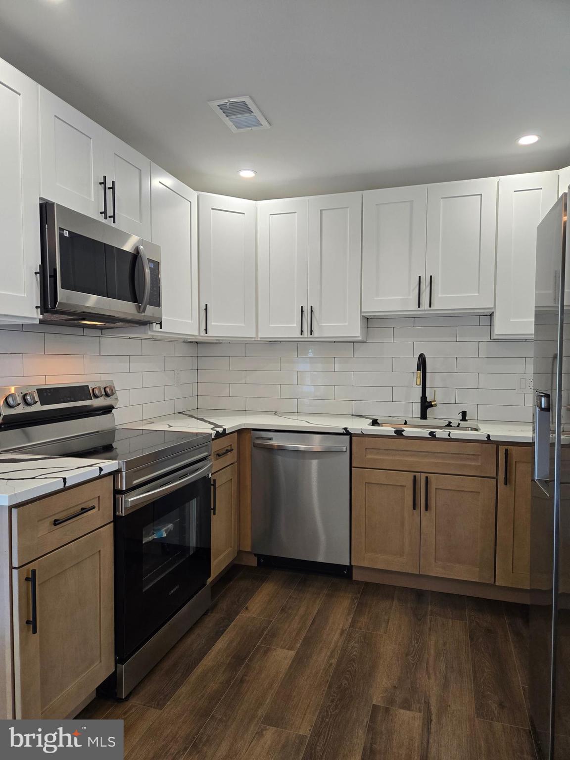 42 Crown Road Levittown, PA 19057 - Photo 3 of 37 Gallery Image 3
