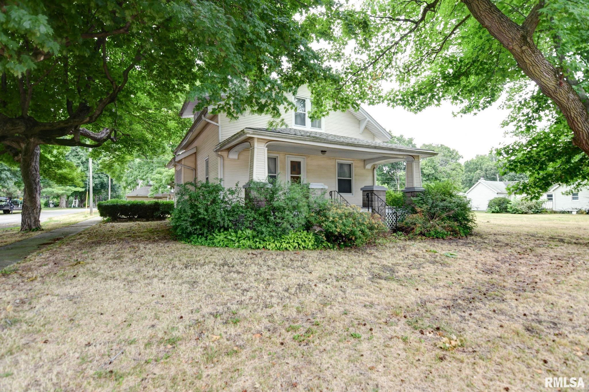 202 Livergood Street Stonington, IL 62567 - Photo 2 of 45