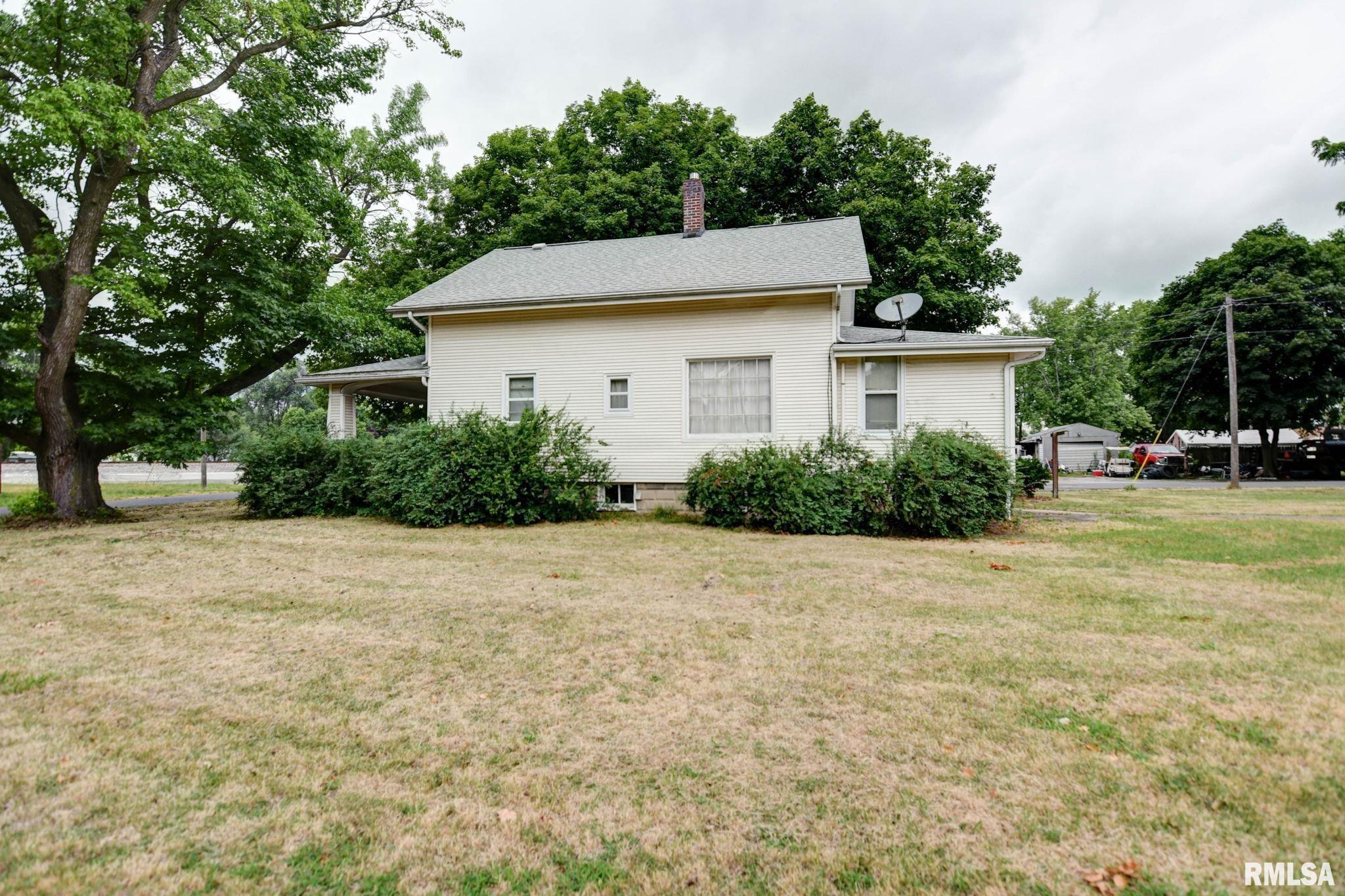 202 Livergood Street Stonington, IL 62567 - Photo 3 of 45