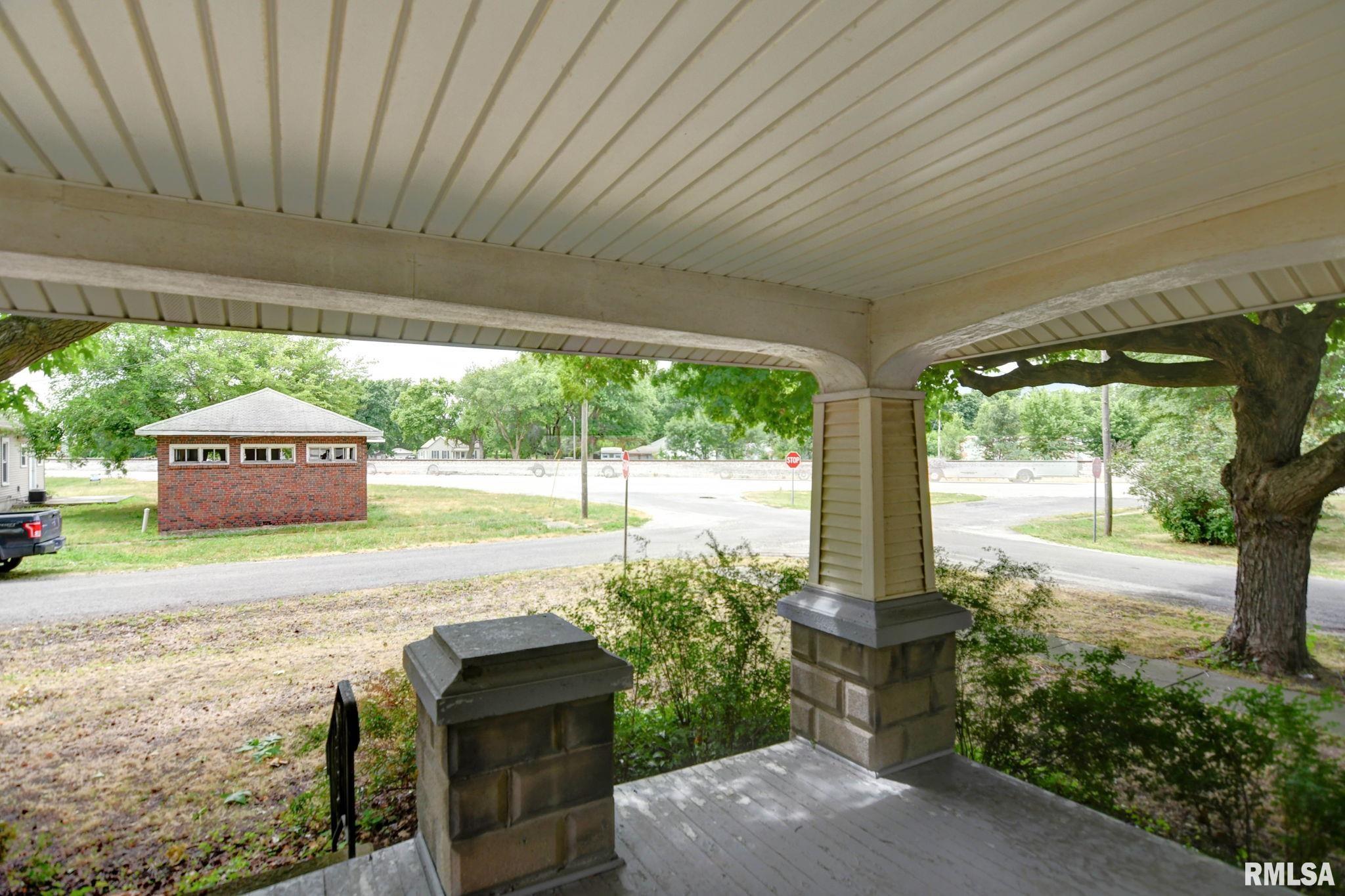 202 Livergood Street Stonington, IL 62567 - Photo 41 of 45