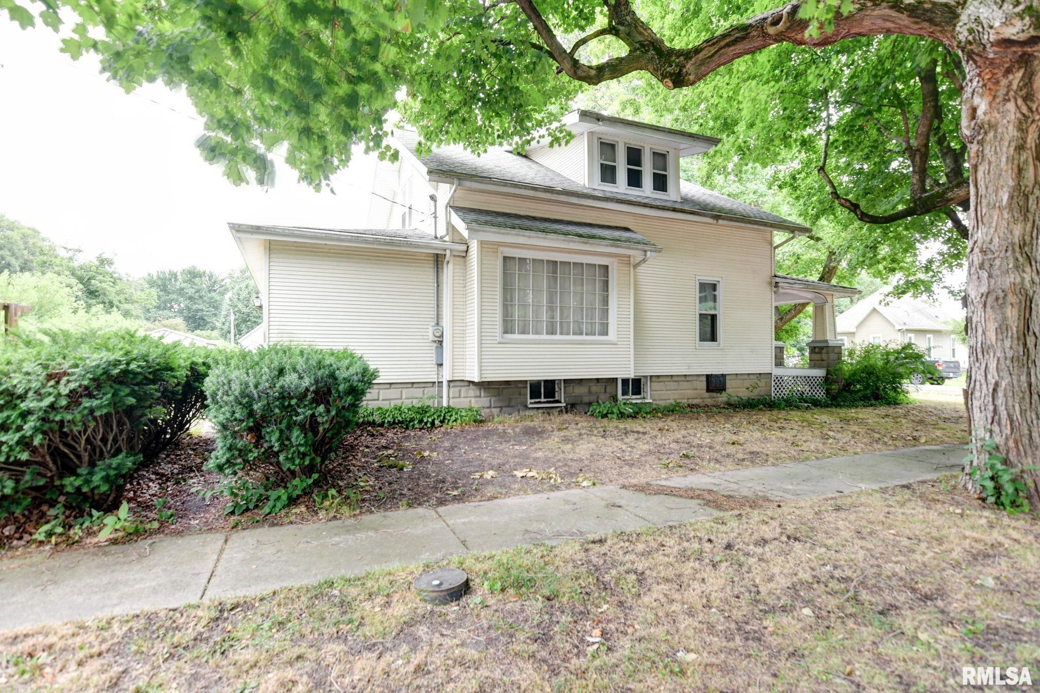 202 Livergood Street Stonington, IL 62567 - Photo 6 of 45
