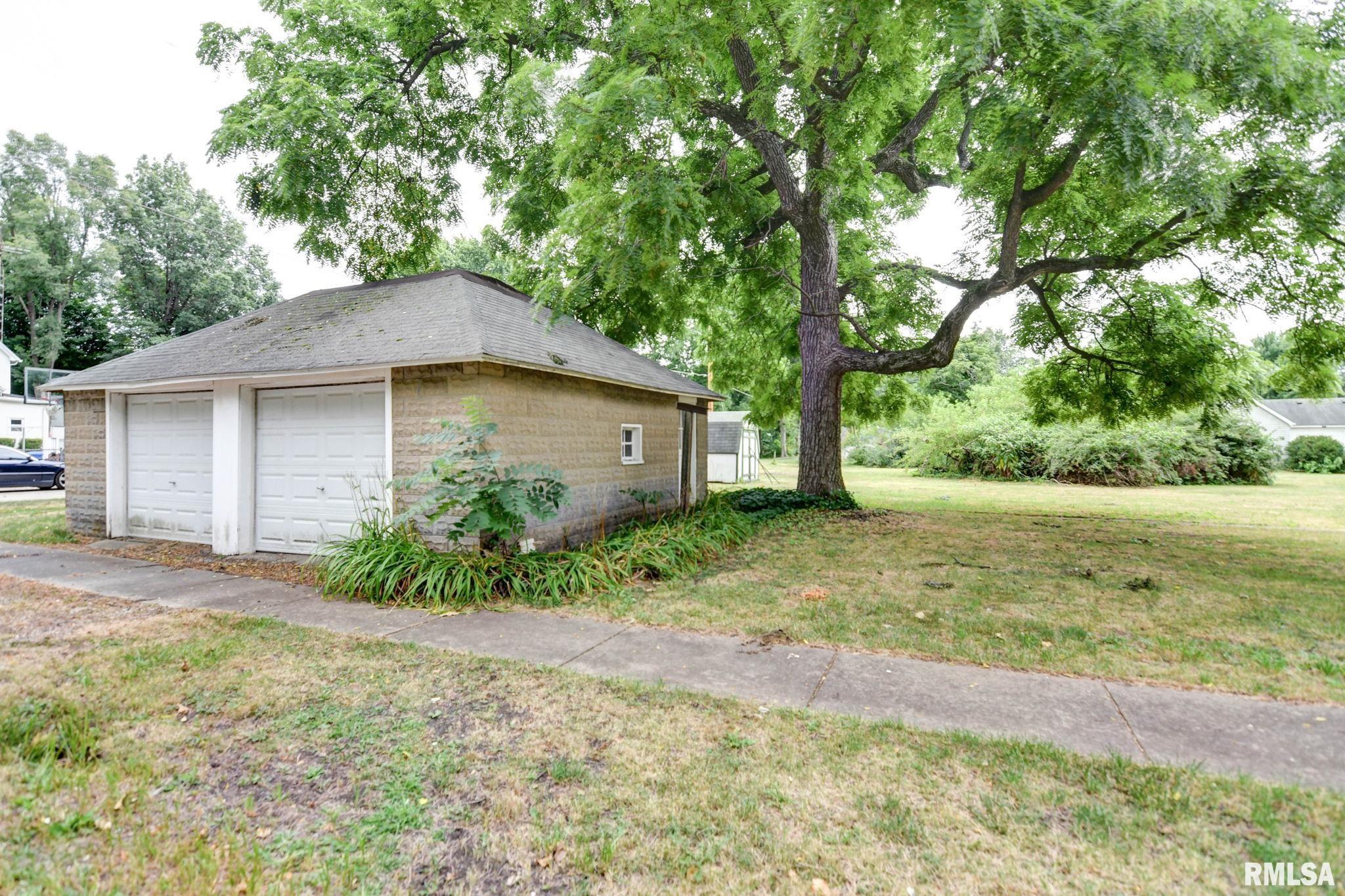 202 Livergood Street Stonington, IL 62567 - Photo 7 of 45