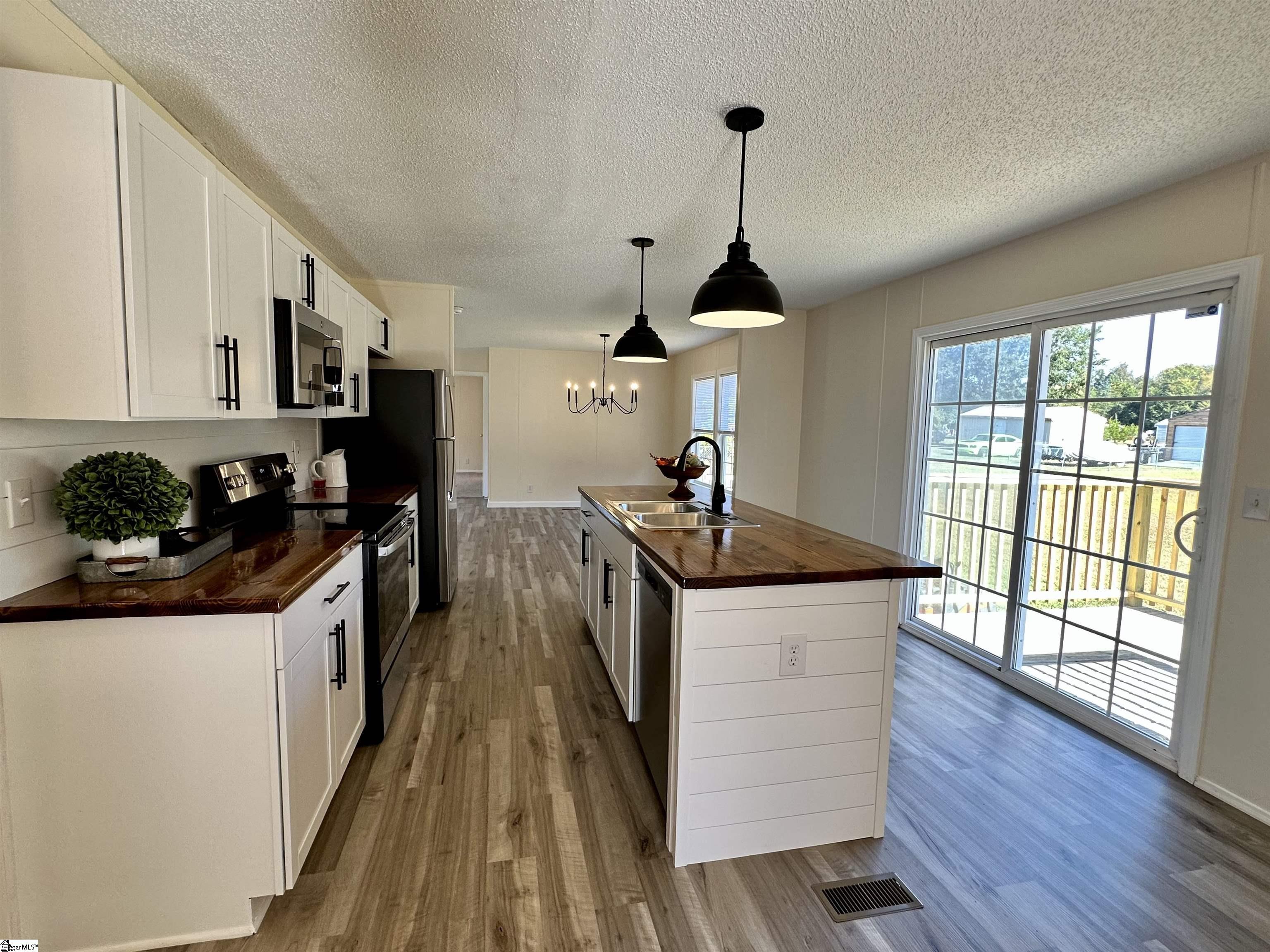 225 State Rd S-42-3140 Woodruff, SC 29388 - Photo 12 of 28