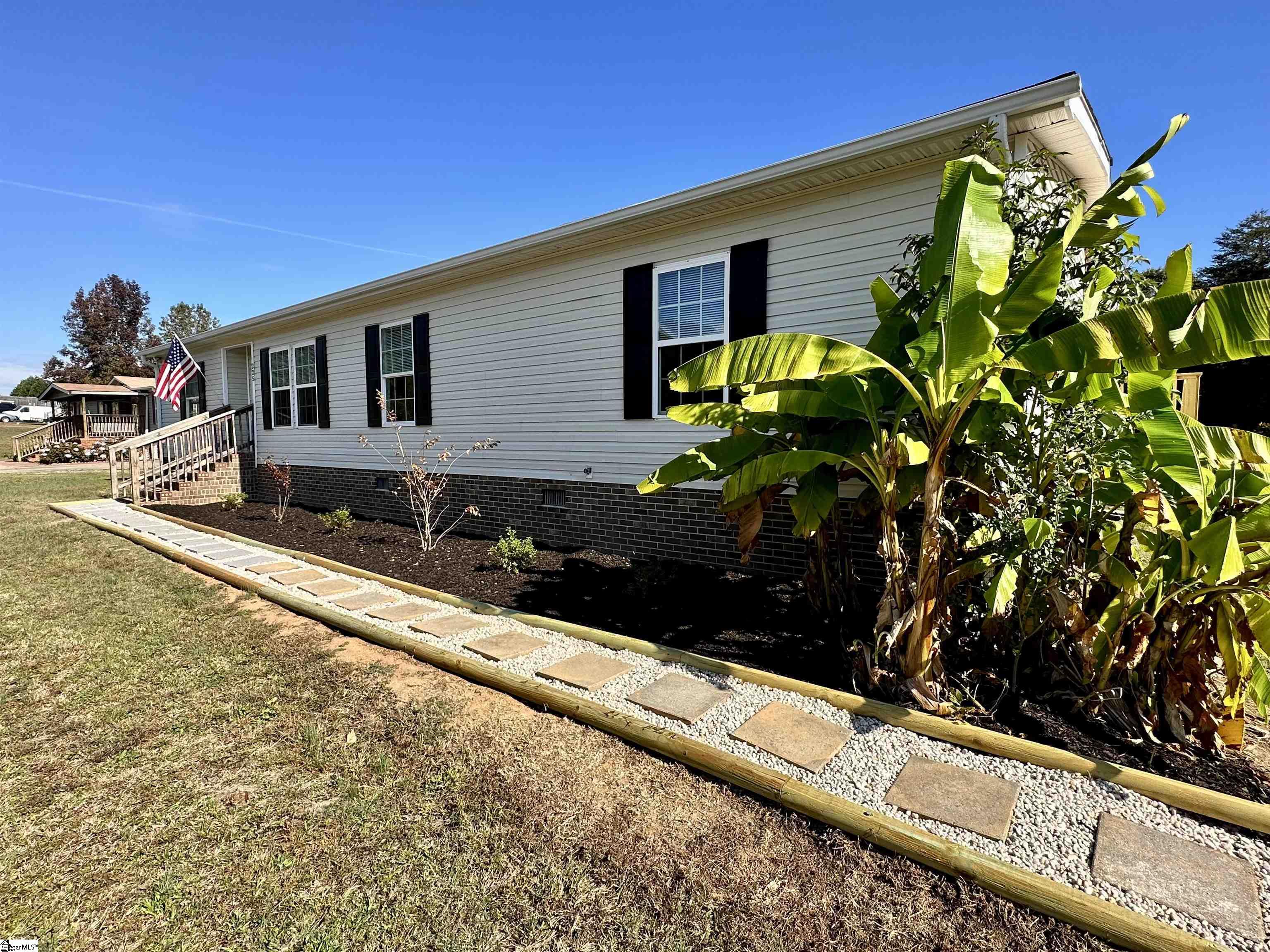 225 State Rd S-42-3140 Woodruff, SC 29388 - Photo 2 of 28
