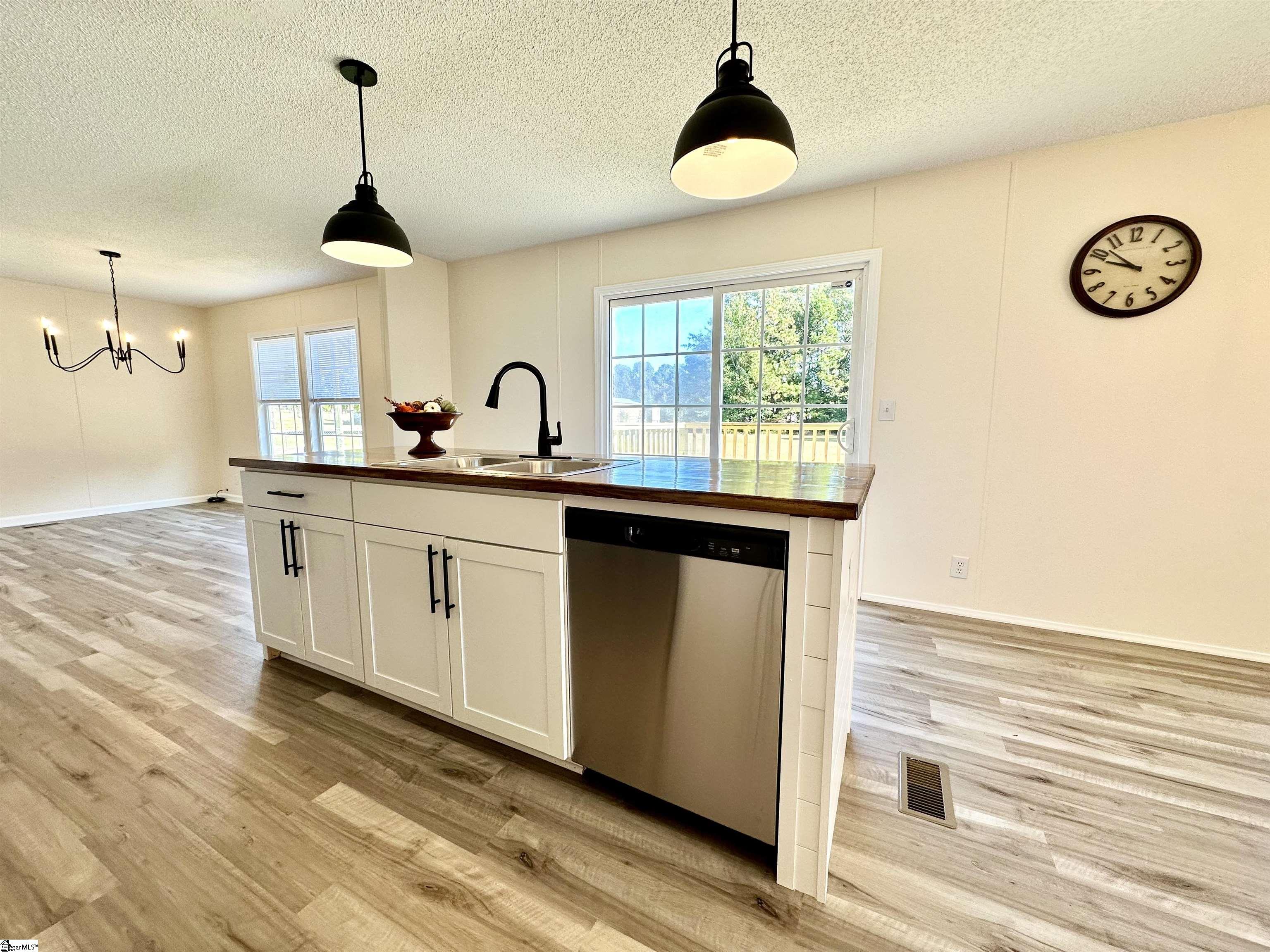 225 State Rd S-42-3140 Woodruff, SC 29388 - Photo 10 of 28