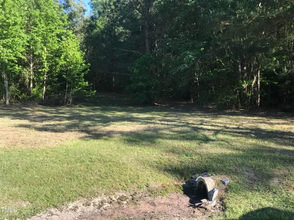 a view of a backyard of the house