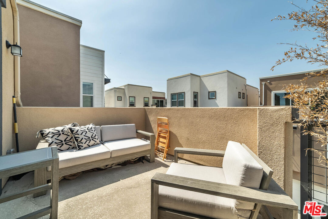 587 Daniel Freeman Circle Inglewood, CA 90301 - Photo 21 of 25 a living room with furniture and a couch