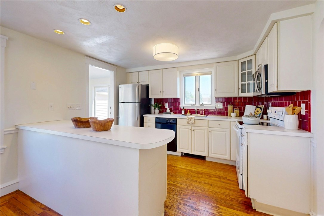 152 Audubon Road Warwick, RI 02888 - Photo 13 of 49