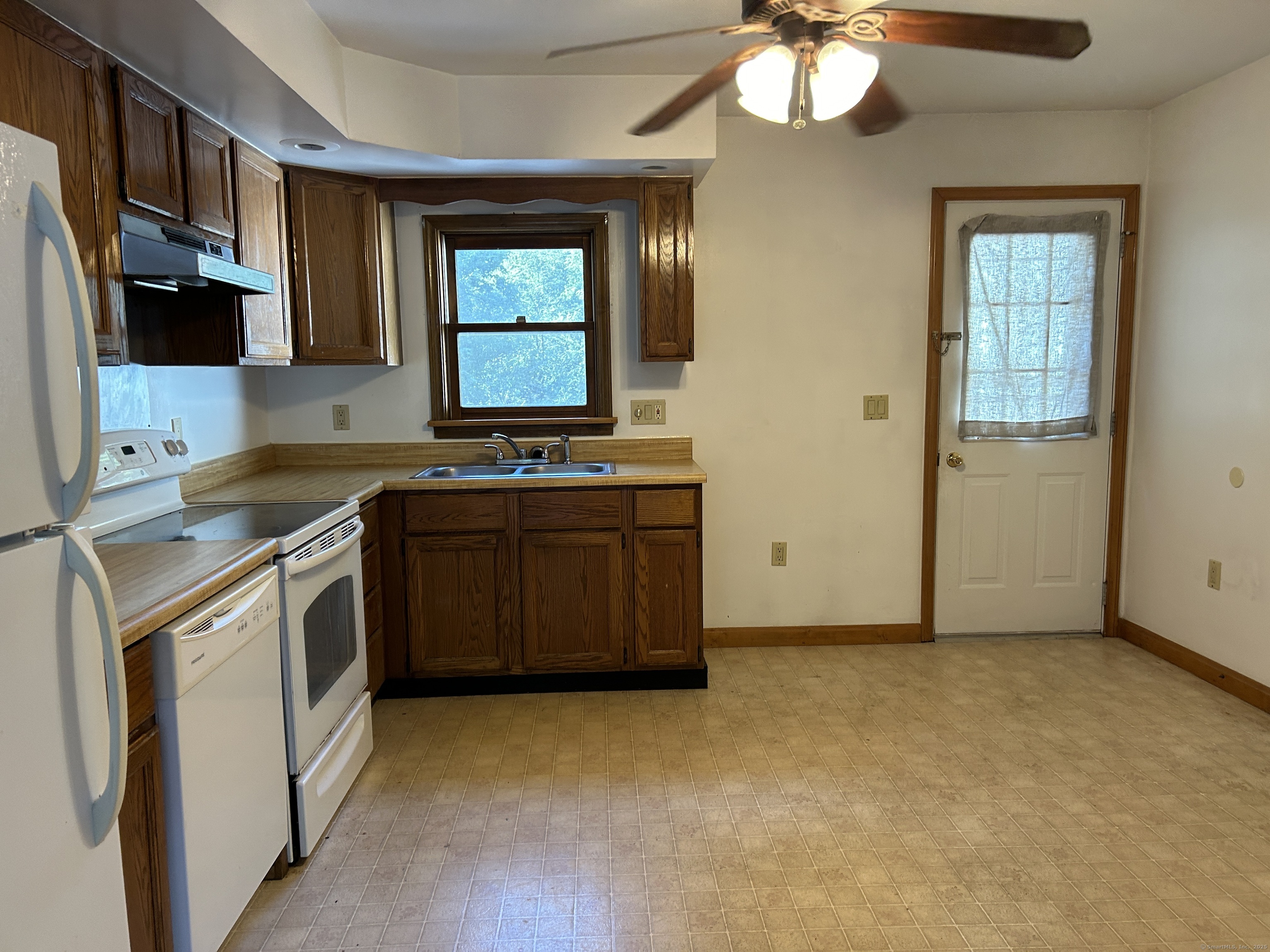 90 Godfrey Road Groton, CT 06355 - Photo 4 of 11