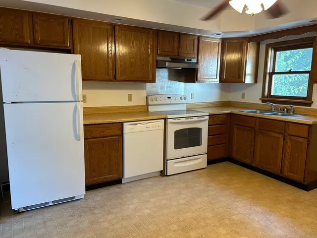 $1,900 | 90 Godfrey Road, Groton, CT 06355