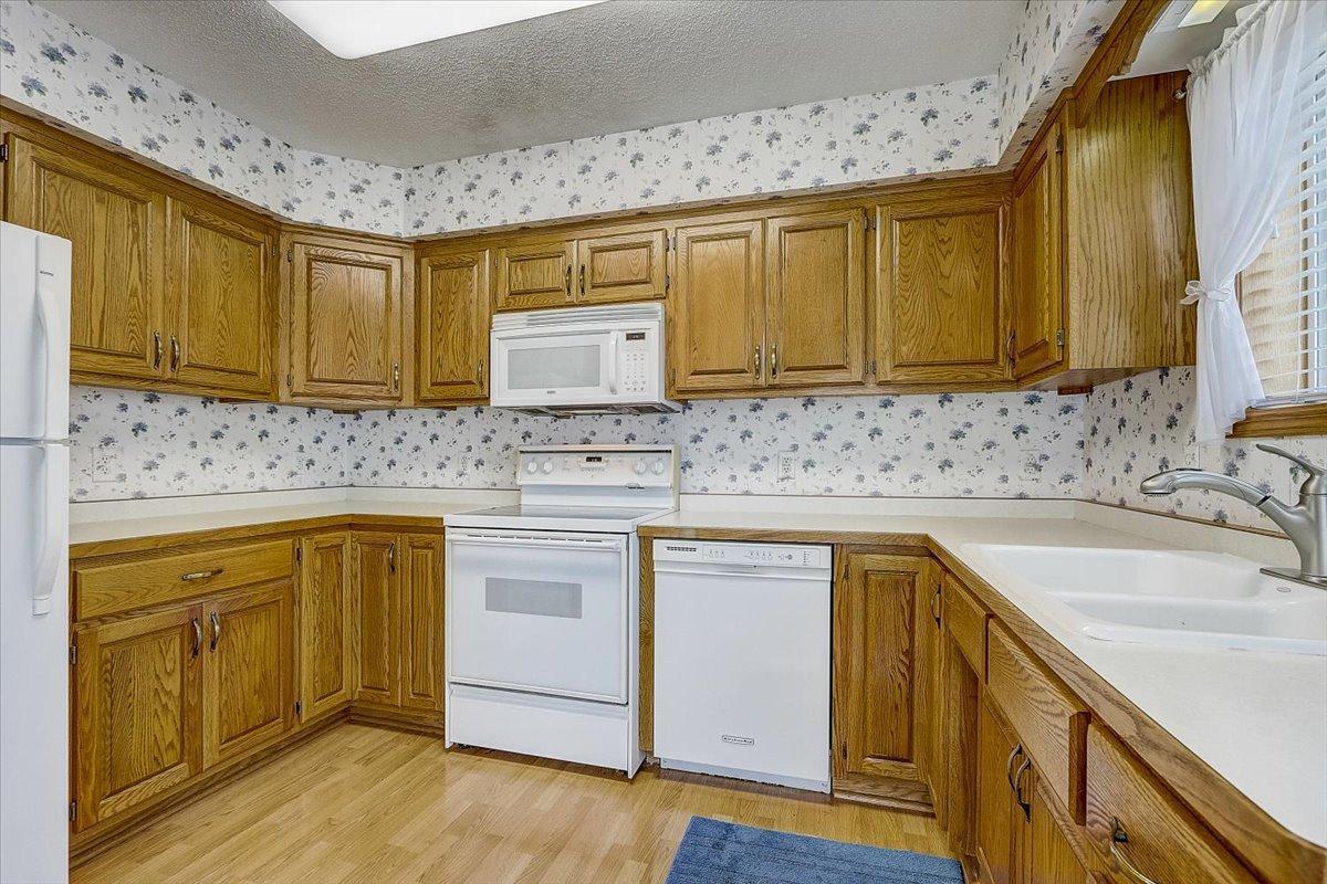 8544 Corcoran Path Inver Grove Heights, MN 55076 - Photo 8 of 29 Gallery Image 8