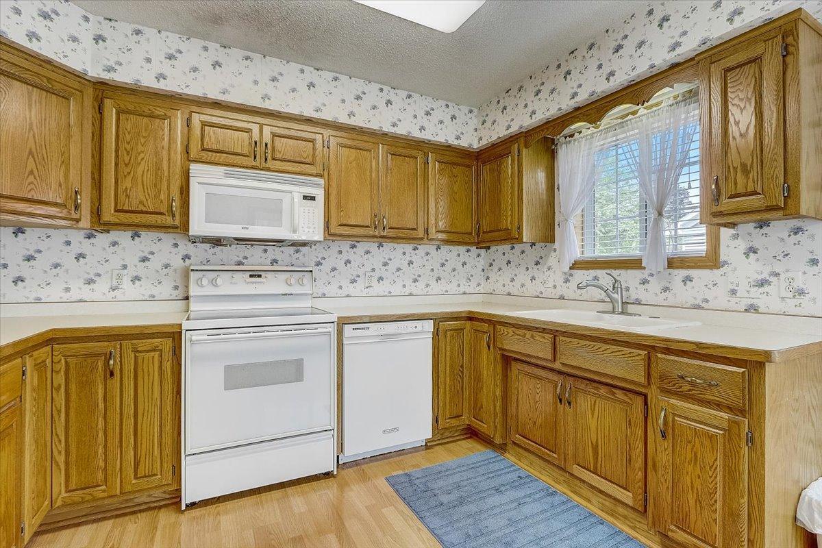 8544 Corcoran Path Inver Grove Heights, MN 55076 - Photo 9 of 29 Gallery Image 9