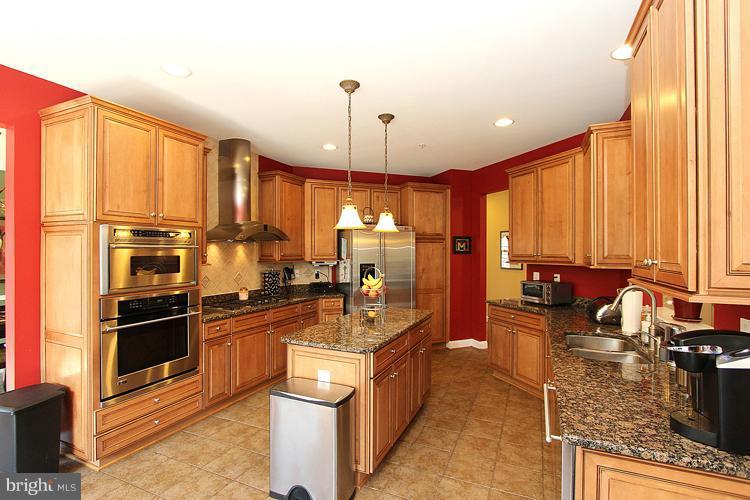 12113 Cypress Spring Road Clarksburg, MD 20871 - Photo 5 of 30 Kitchen