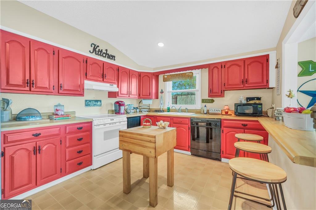 216 Deep Water Road Mansfield, GA 30055 - Photo 5 of 45