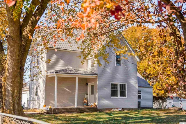 $164,900 | 1621 Highway 24, Paloma, IL 62359