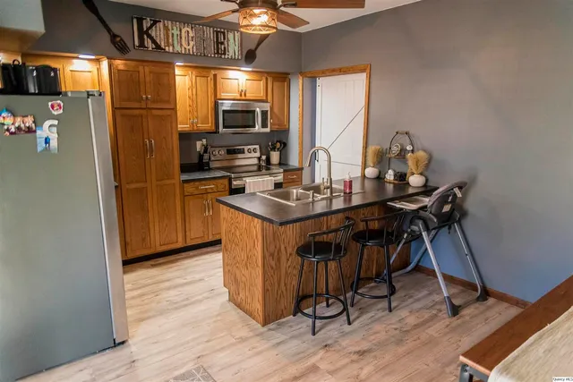 $164,900 | 1621 Highway 24, Paloma, IL 62359