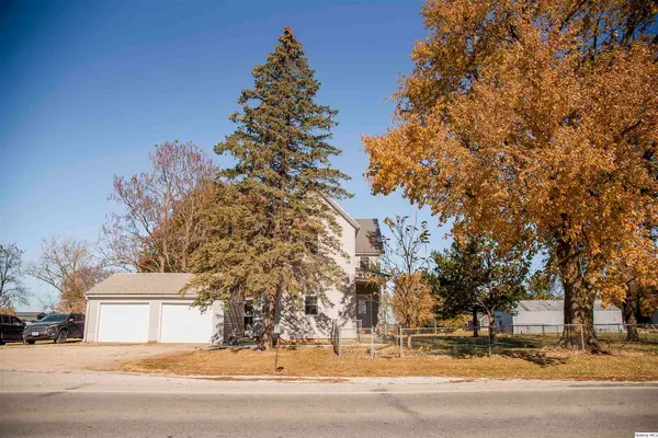 $159,900 | 1621 Highway 24, Paloma, IL 62359