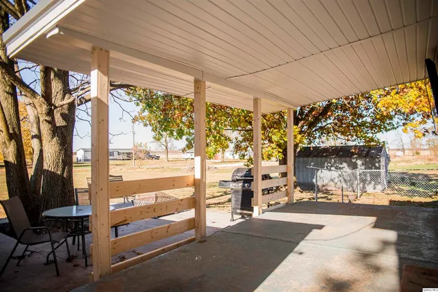 $164,900 | 1621 Highway 24, Paloma, IL 62359