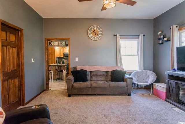 $164,900 | 1621 Highway 24, Paloma, IL 62359