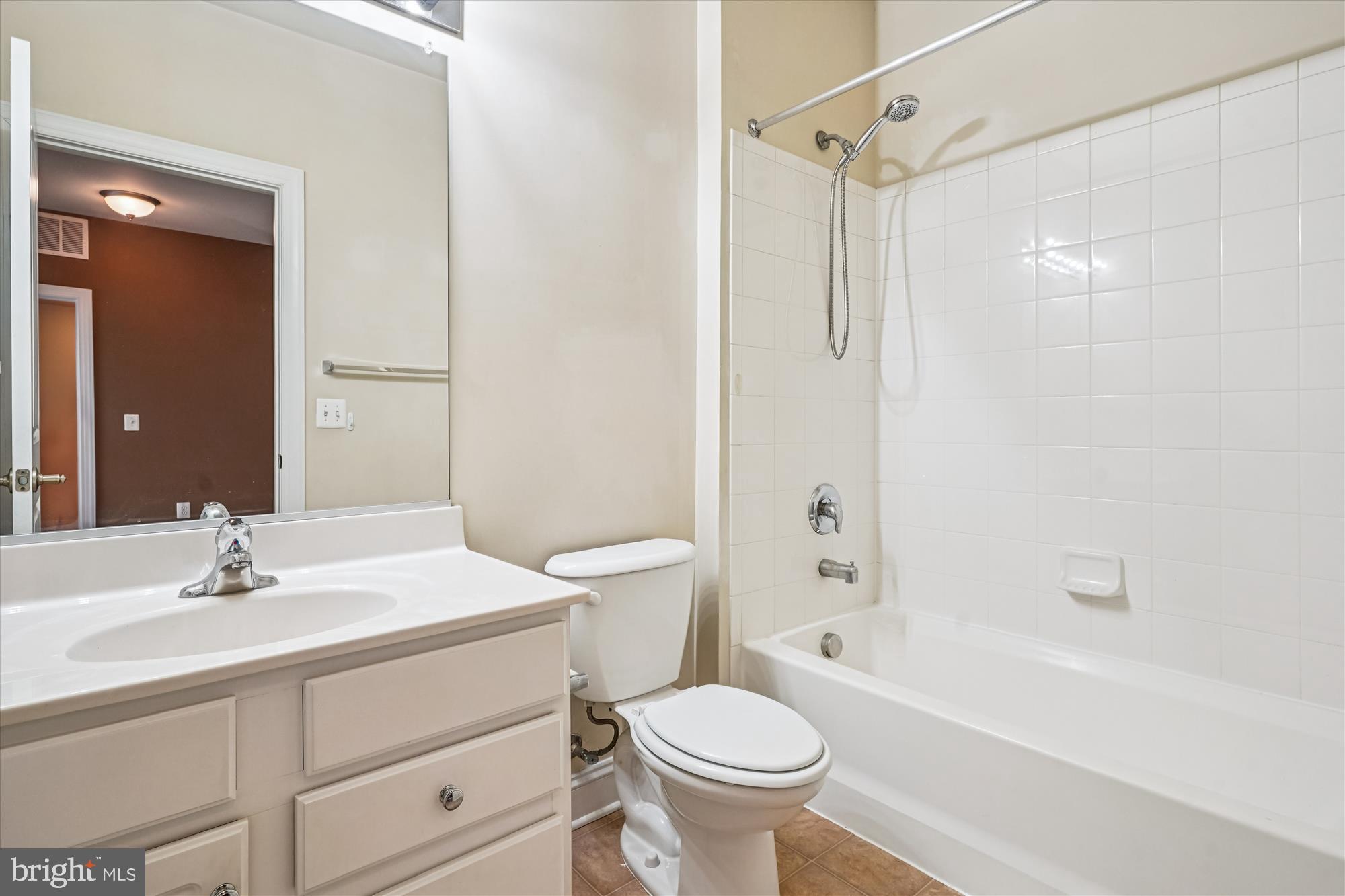 2675 Sheffield Hill Way, Unit 164 Woodbridge, VA 22191 - Photo 14 of 37 a bathroom with a sink toilet a shower and bathtub