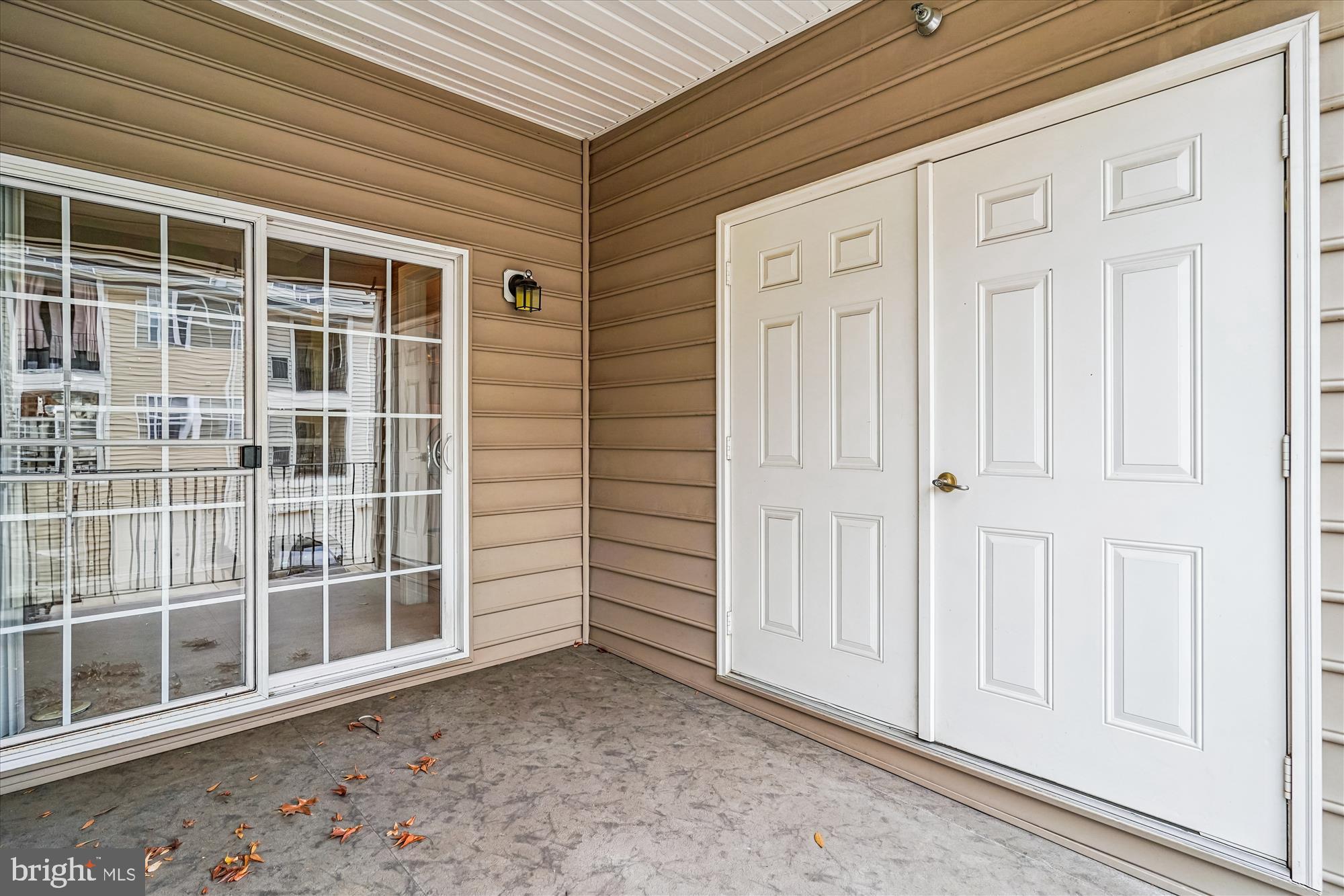 2675 Sheffield Hill Way, Unit 164 Woodbridge, VA 22191 - Photo 17 of 37 an empty room with windows