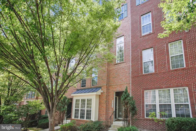 $2,660 | 2675 Sheffield Hill Way, Unit 164, Woodbridge, VA 22191