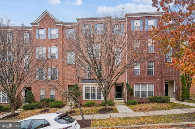 $2,660 | 2675 Sheffield Hill Way, Unit 164, Woodbridge, VA 22191