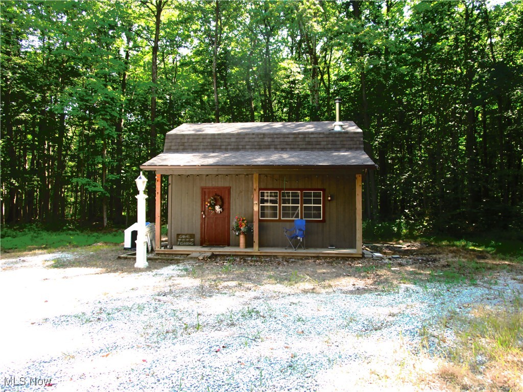 7454 Sidley Road Thompson, OH 44086 - Photo 37 of 42 Guest Cabin