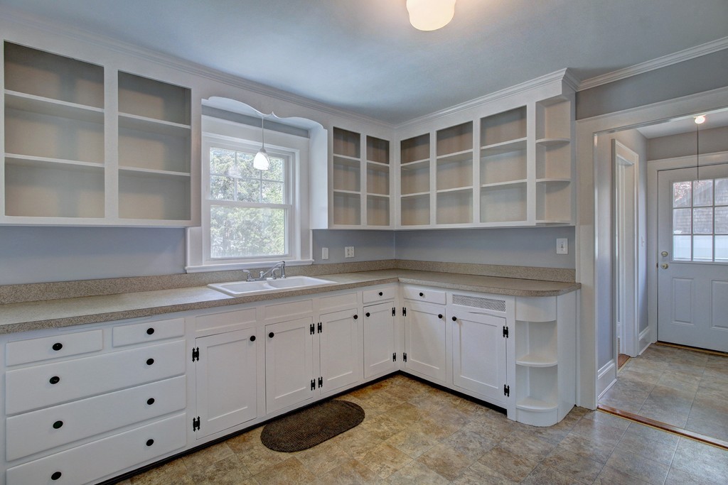 42 Chickatabot Road Quincy, MA 02169 - Photo 8 of 24 Gallery Image 8