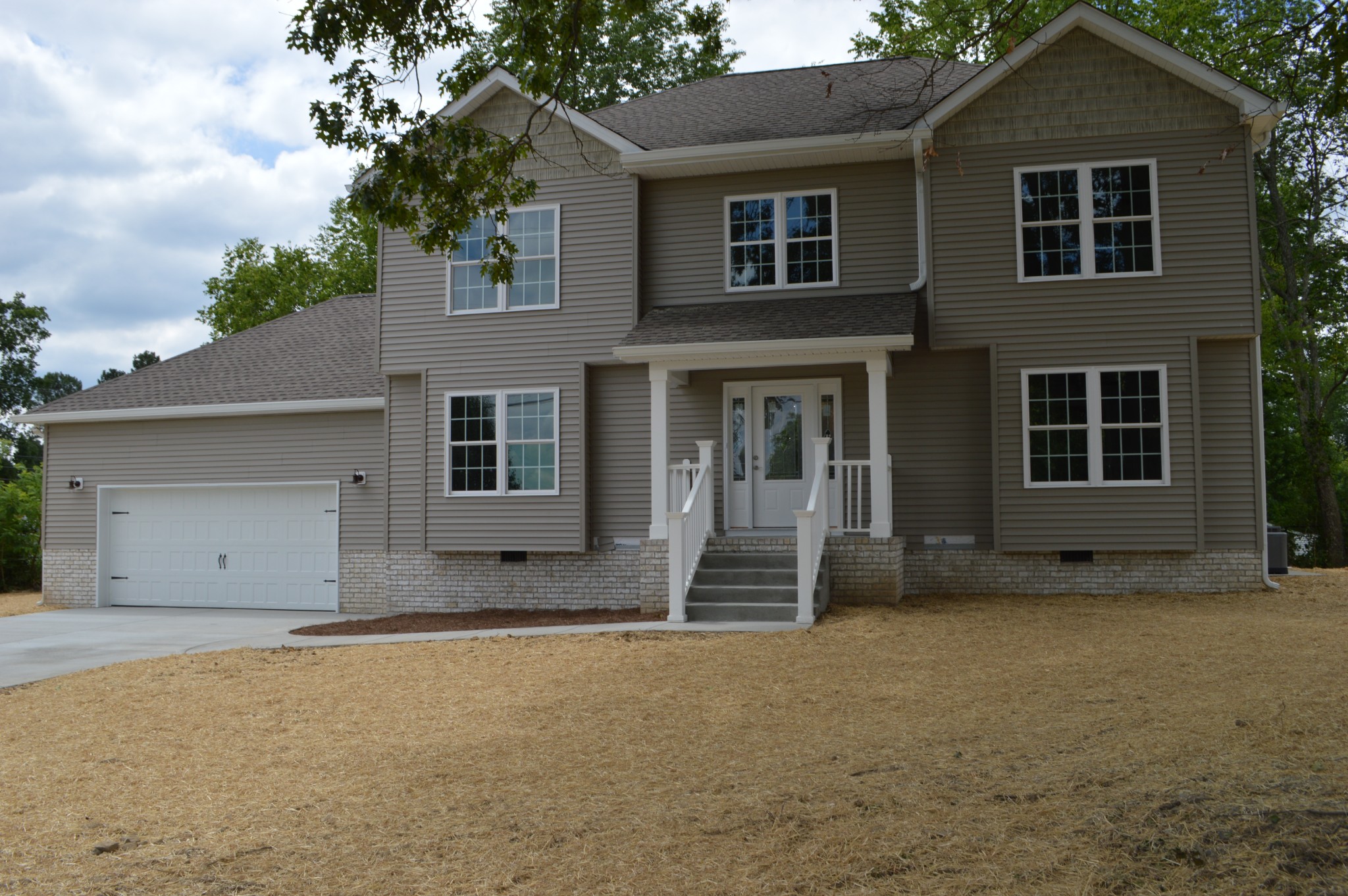 7713 South Swift Road Goodlettsville, TN 37072 - Photo 18 of 18 front view of a house with a large window