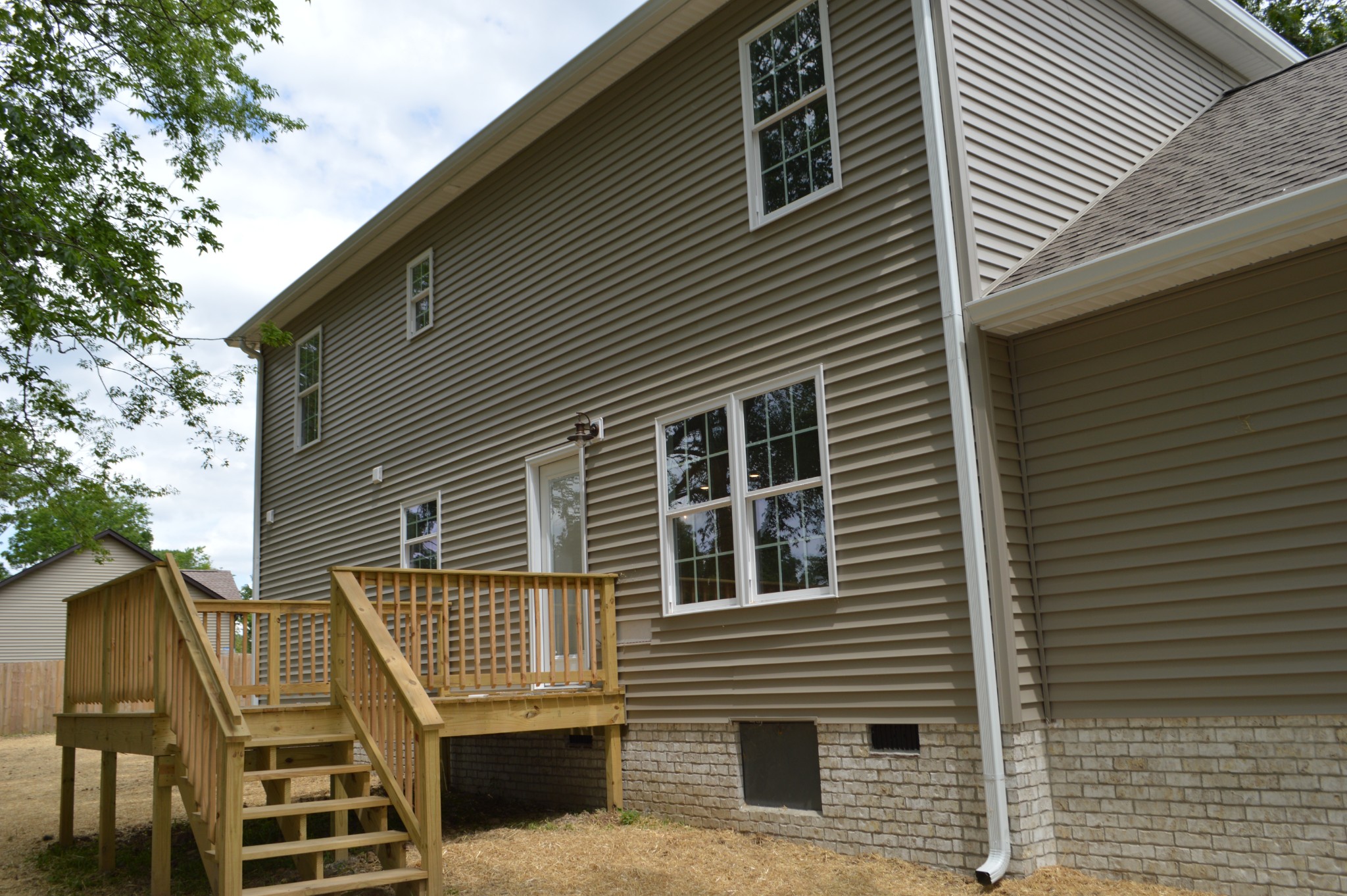 7713 South Swift Road Goodlettsville, TN 37072 - Photo 2 of 18 a front view of a house with a garage