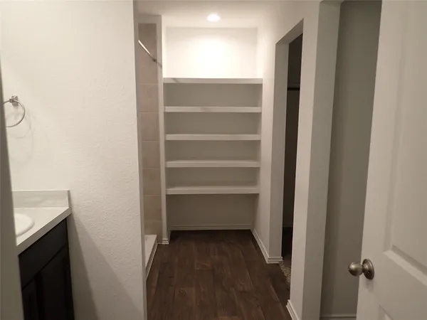 $1,900 | 14986 Cypress Holw Drive, New Caney, TX 77357