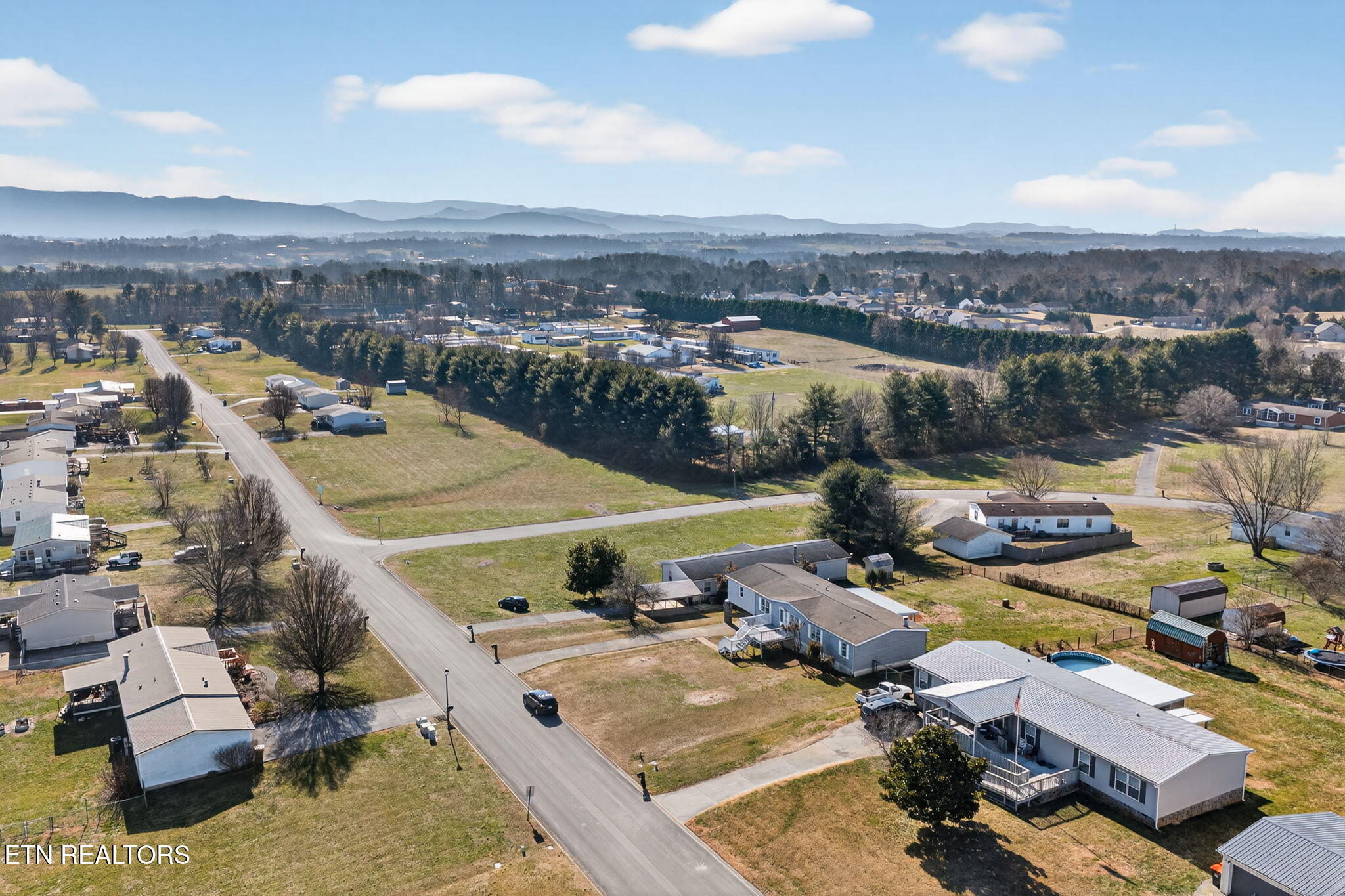 1009 Ridgeview Road Maryville, TN 37801 - Photo 4 of 35 34-web-or-mls-DJI_20260121114340_0101_D