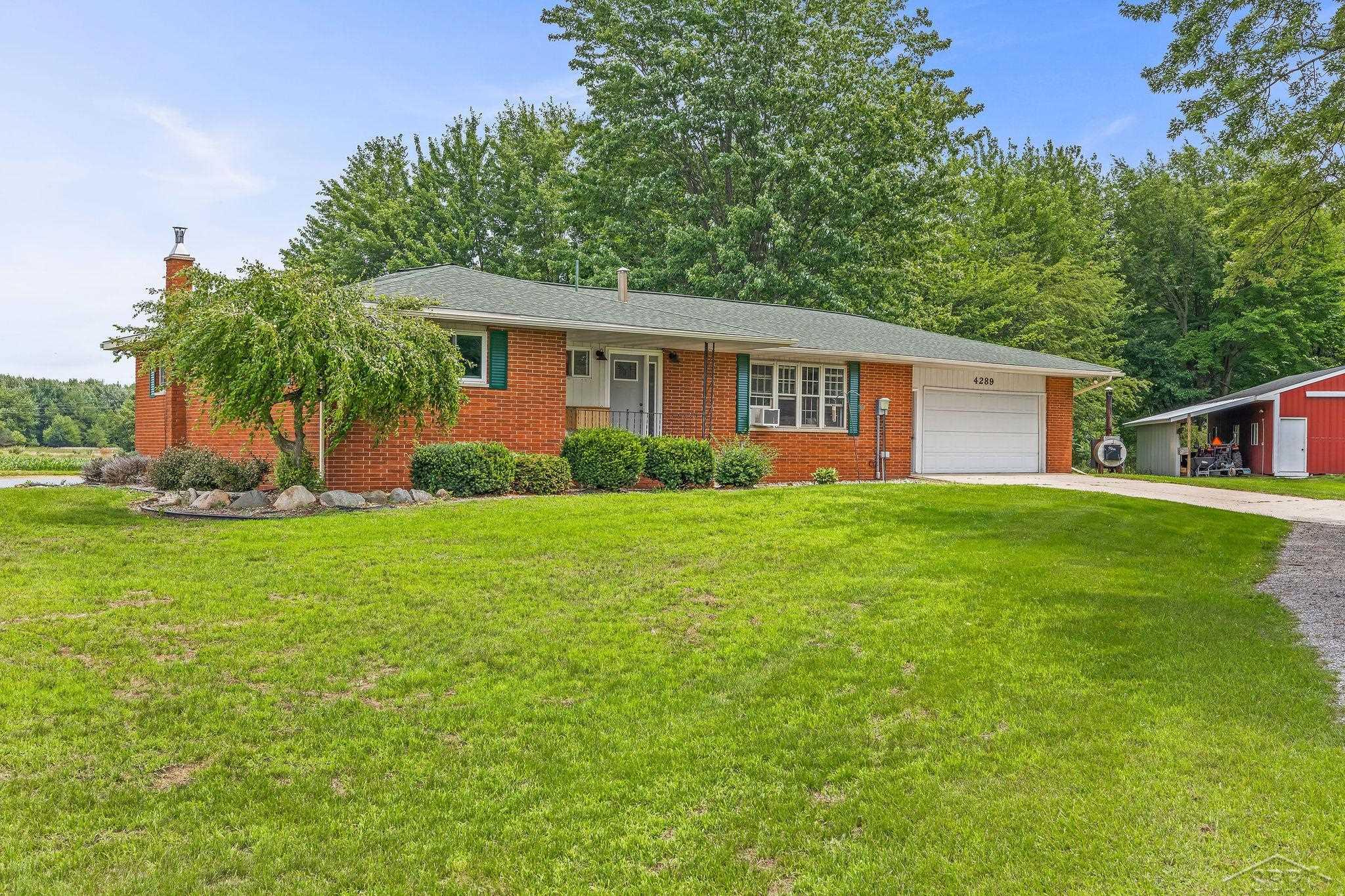 4289 South Sasse Road Hemlock, MI 48626 - Photo 2 of 39 50125950-1.JPG