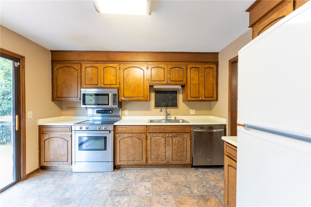 117 Shaftsbury Road Clemson, SC 29631 - Photo 4 of 29 Rich wood cabinetry and durable tiled floors define this functional, classic kitchen space.