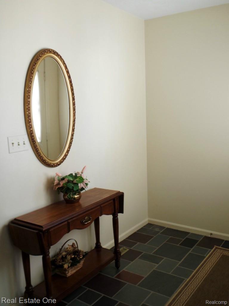 2398 Colorado Avenue Rochester, MI 48309 - Photo 16 of 19 entry.jpg