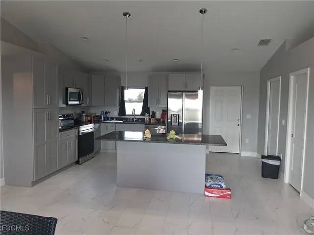 $2,300 | 9035 West Crow Circle, LaBelle, FL 33935