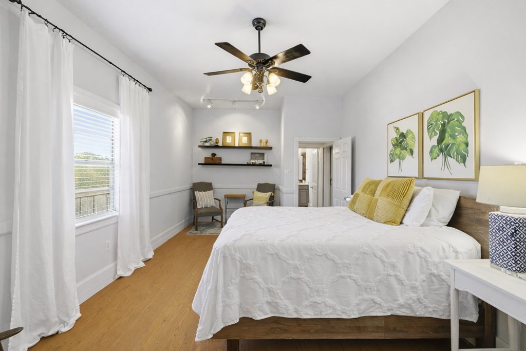 704 North Creek Road Comfort, TX 78013 - Photo 18 of 37 Primary Bedroom