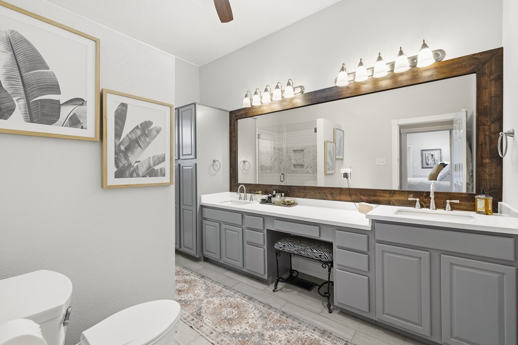 704 North Creek Road Comfort, TX 78013 - Photo 19 of 37 Primary Bath