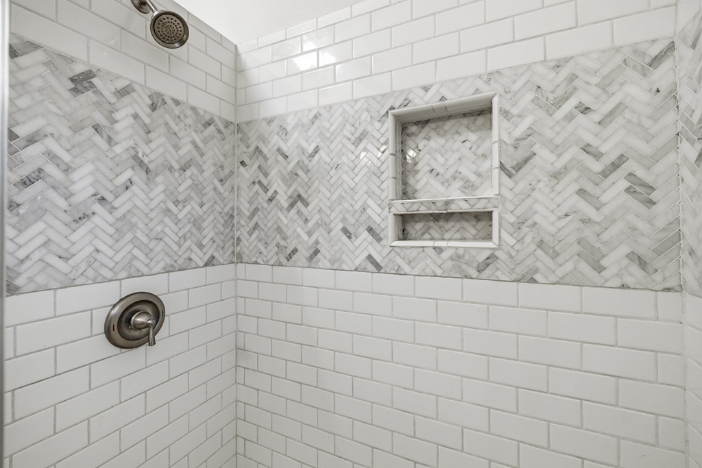 704 North Creek Road Comfort, TX 78013 - Photo 20 of 37 Primary Shower