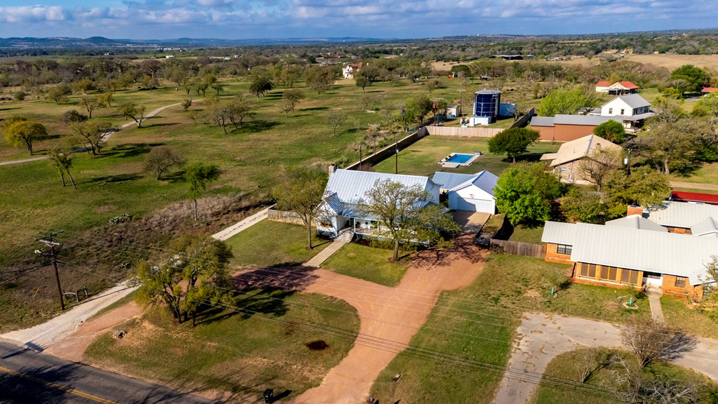 704 North Creek Road Comfort, TX 78013 - Photo 2 of 37