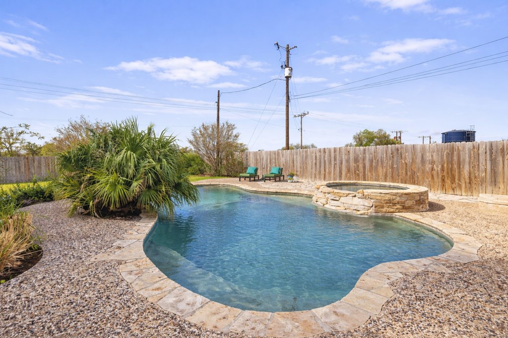 704 North Creek Road Comfort, TX 78013 - Photo 30 of 37