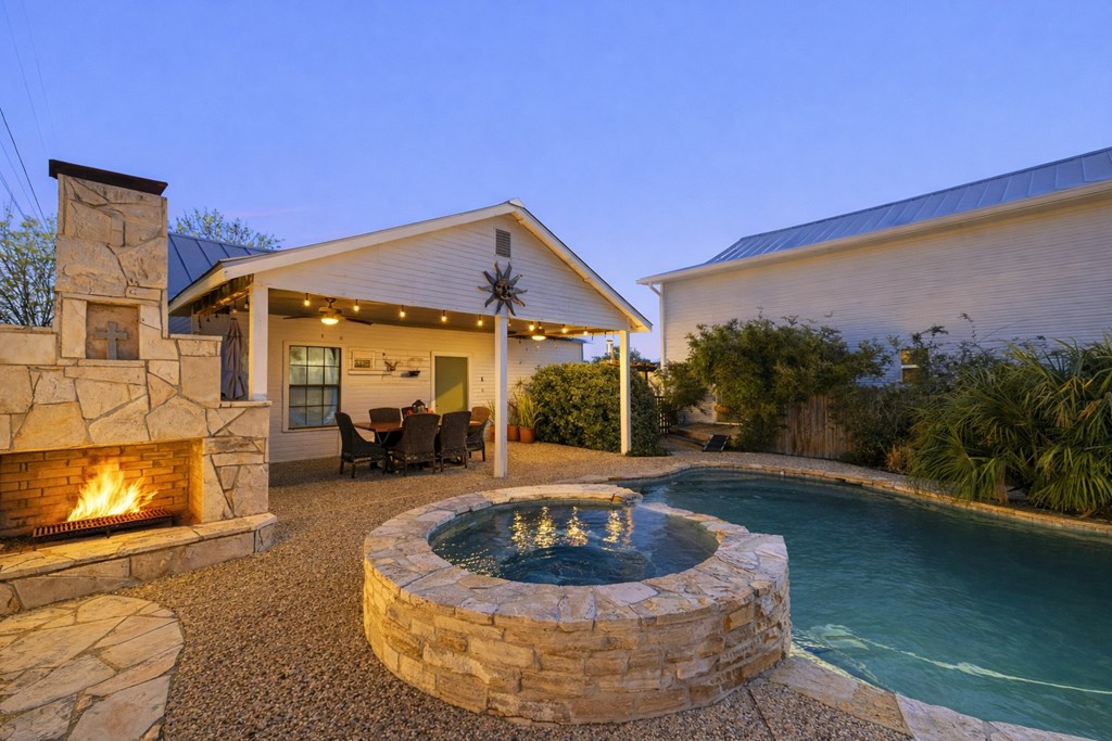 704 North Creek Road Comfort, TX 78013 - Photo 31 of 37 Virtually Staged Fire